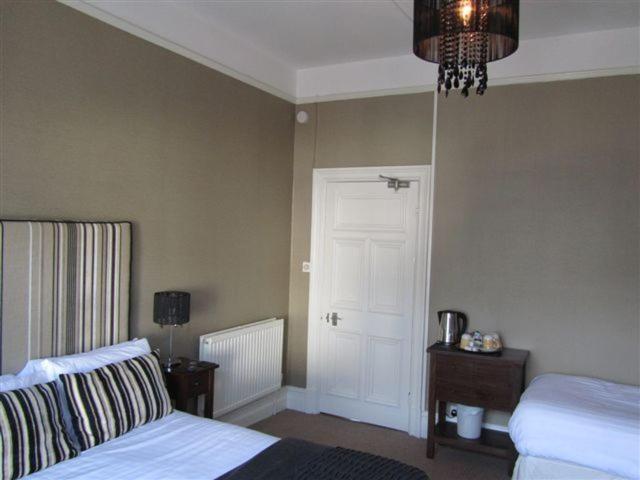 Monties Guest House - Adults ONLY Bowness-on-Windermere Chambre photo